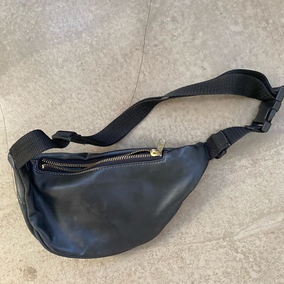 Black leather Fanny pack gold zipper adjustable - Picture 2 of 4